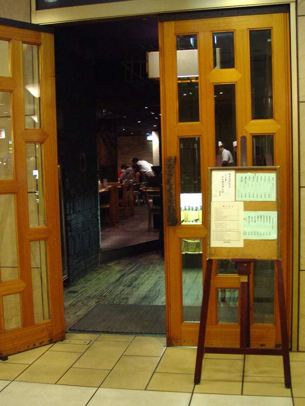 02-entrance.jpg