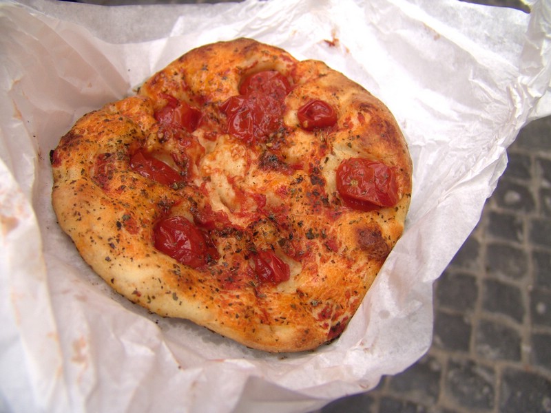 05-more tomato pizza.jpg