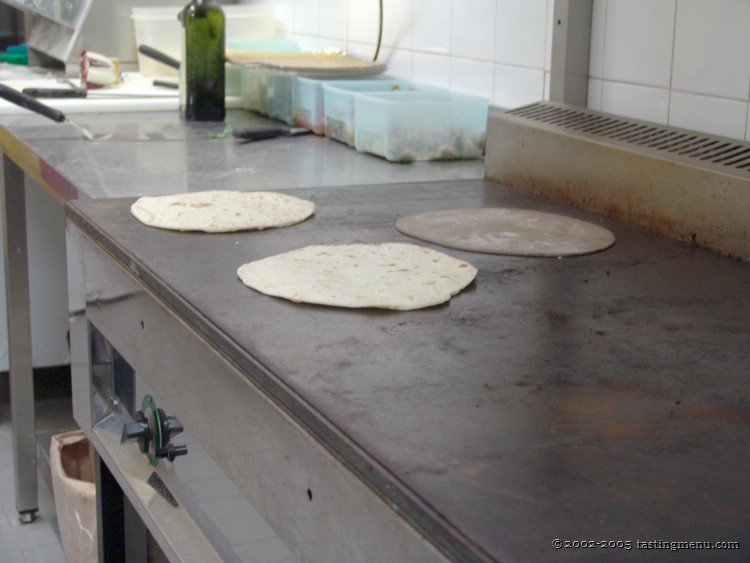 13-grilling the piadinas.jpg