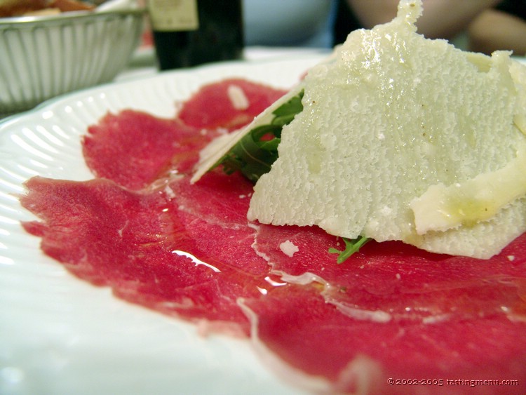 10-carpaccio di filetto con grana e rucola.jpg