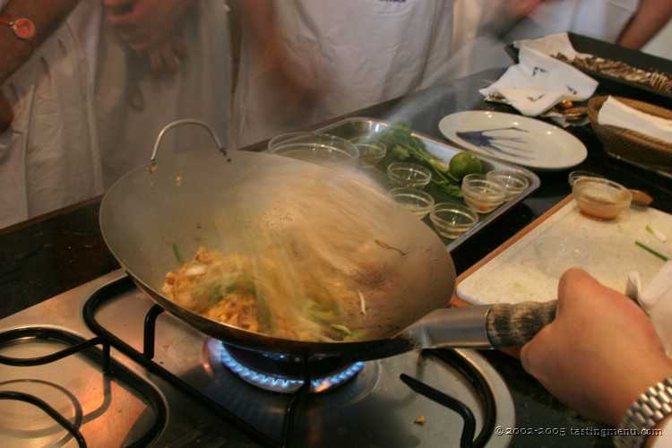 33 mixing up the phad thai.jpg